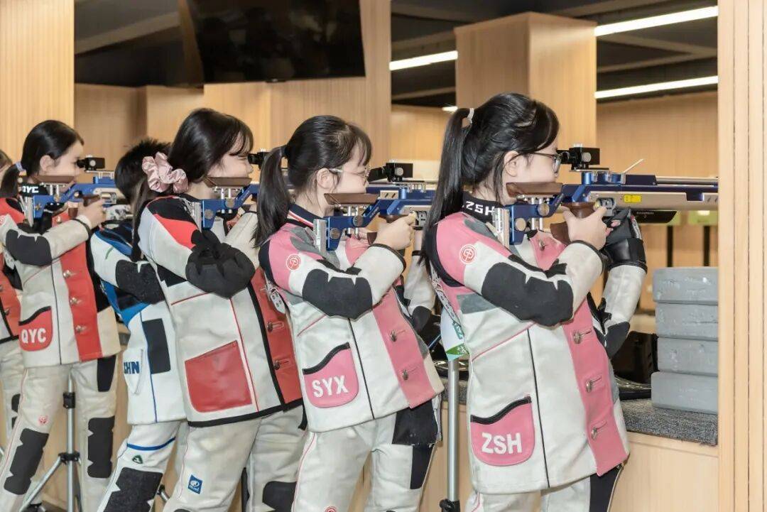 训练提升稳, 年四川省青, 搏的精神在 训练提升稳, 年四川省青, 搏的精神在