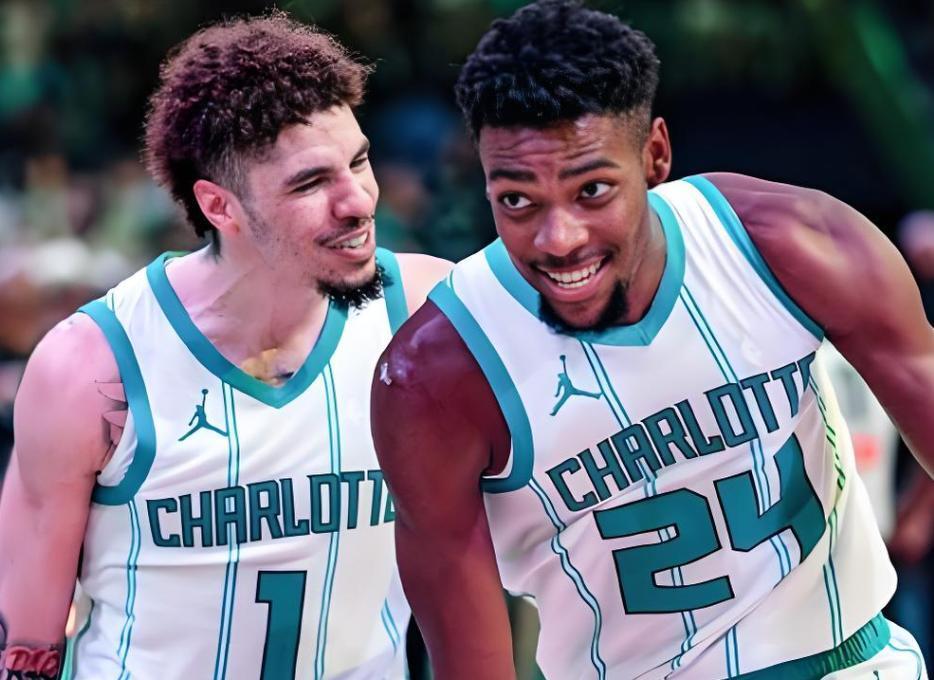 年轻后卫都, 临时请来的